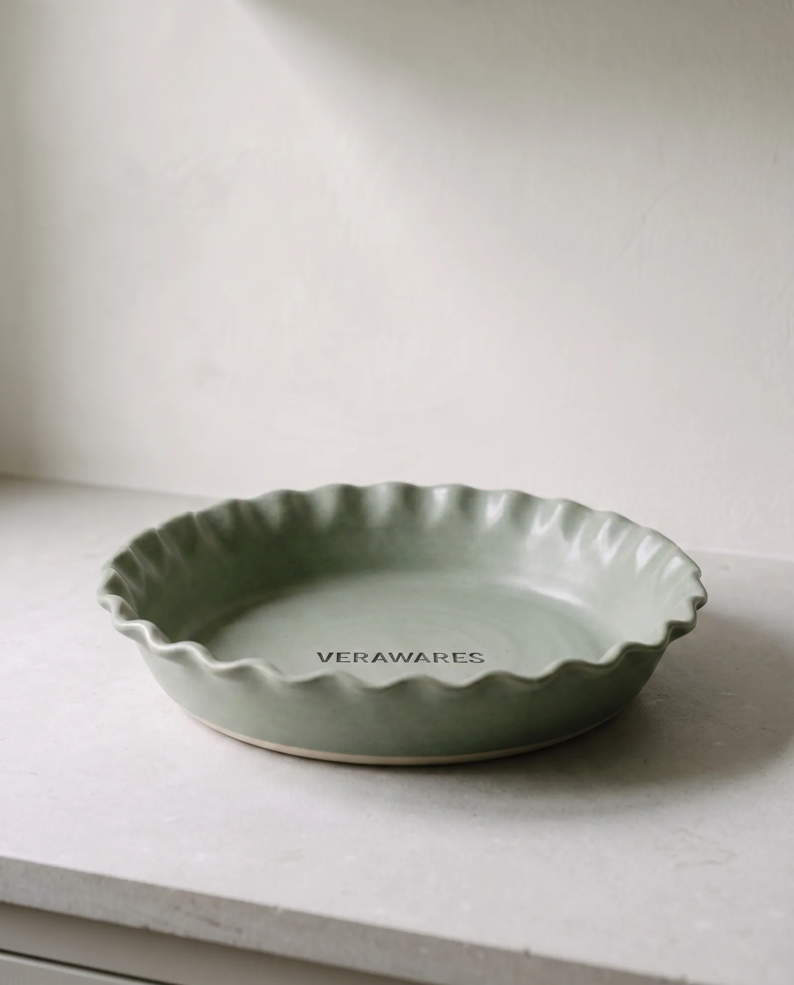 Pie Dish — 26 cm fluted pie dish, oven safe